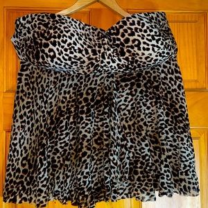 Women’s strapless bathing suit top.